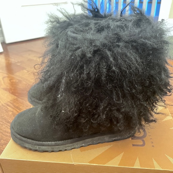 UGG Sheepskin Cuff Boot - Picture 3 of 4